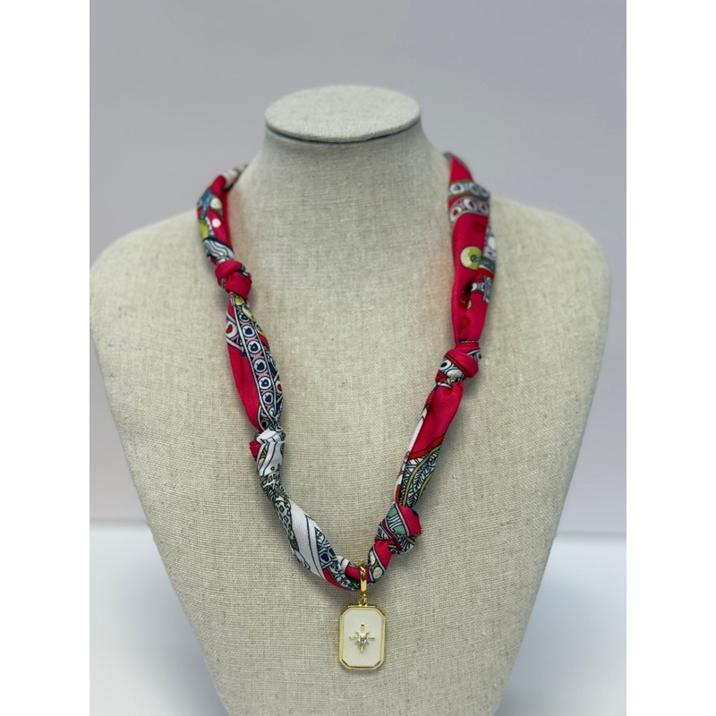 Rodeo Rose Scarf Necklace: White Radiance