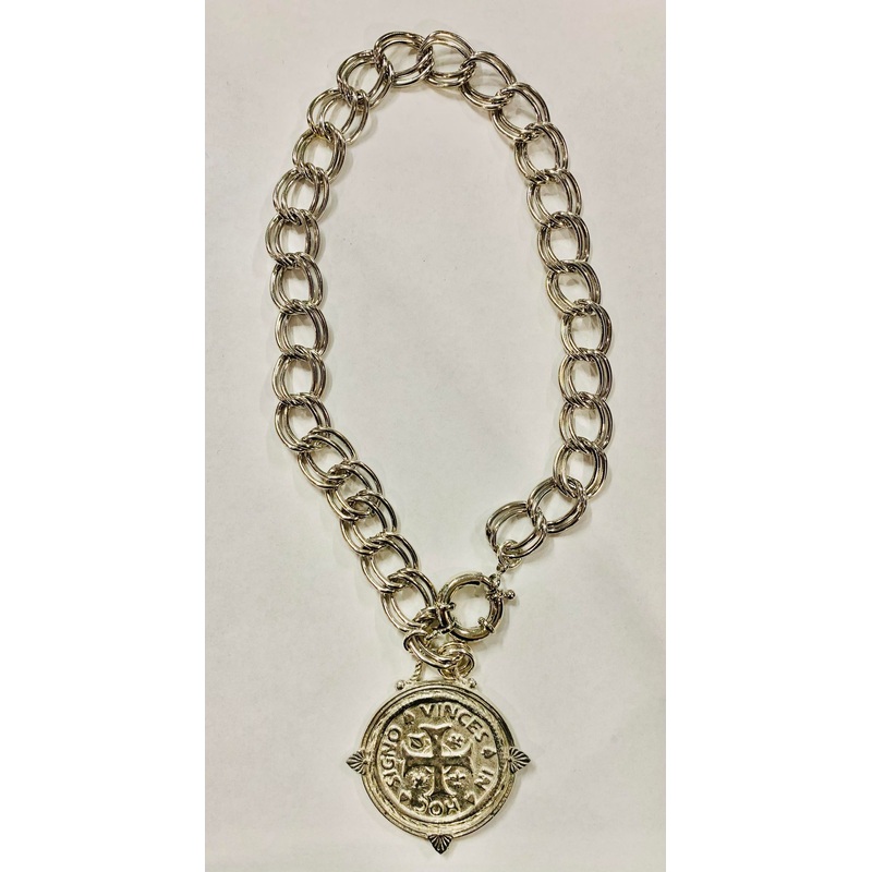 Fashion Necklace with Medalion Pendant