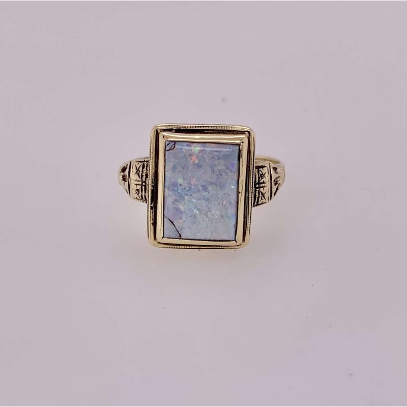 Estate 10K Opal Ring