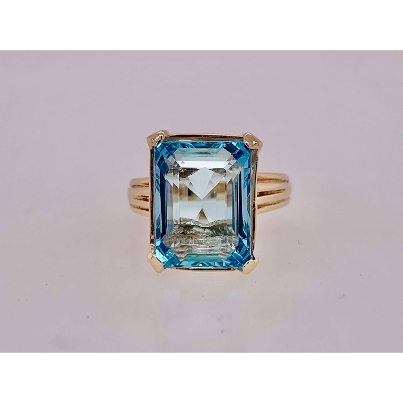 Estate 14K Aquamarine Ring