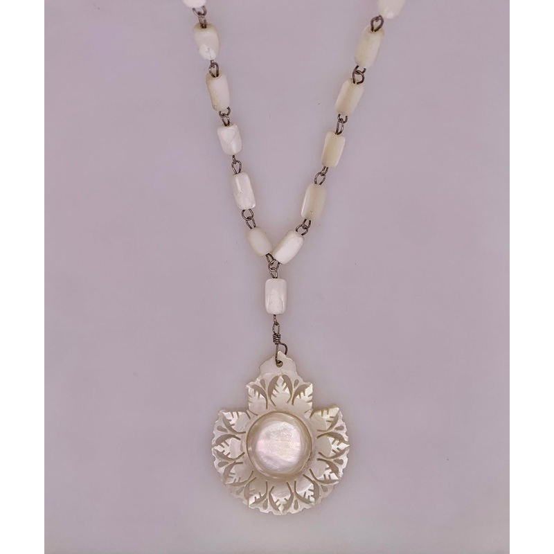 Faux Mother of Pearl Fashion Necklace