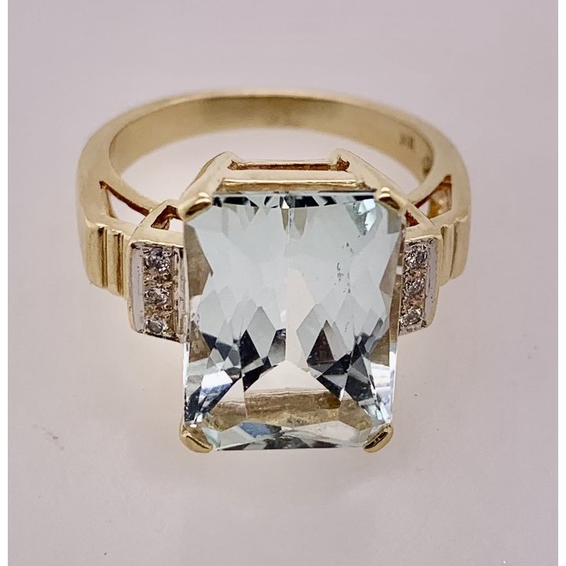 18K Estate Aquamarine Ring