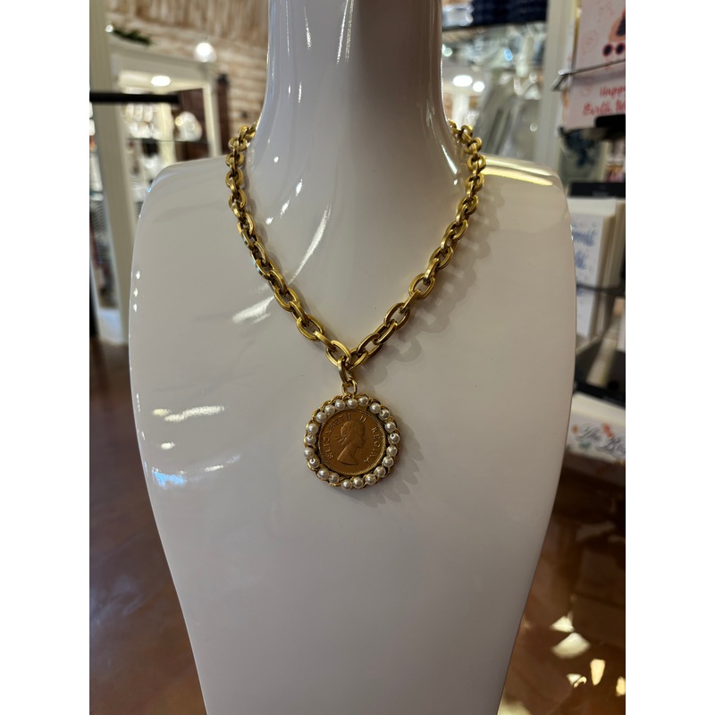 Coin Pendant Necklace in Pearl