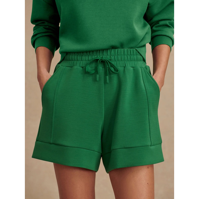 Varley Atrium High-Rise Short 4.5 in Verdant Green