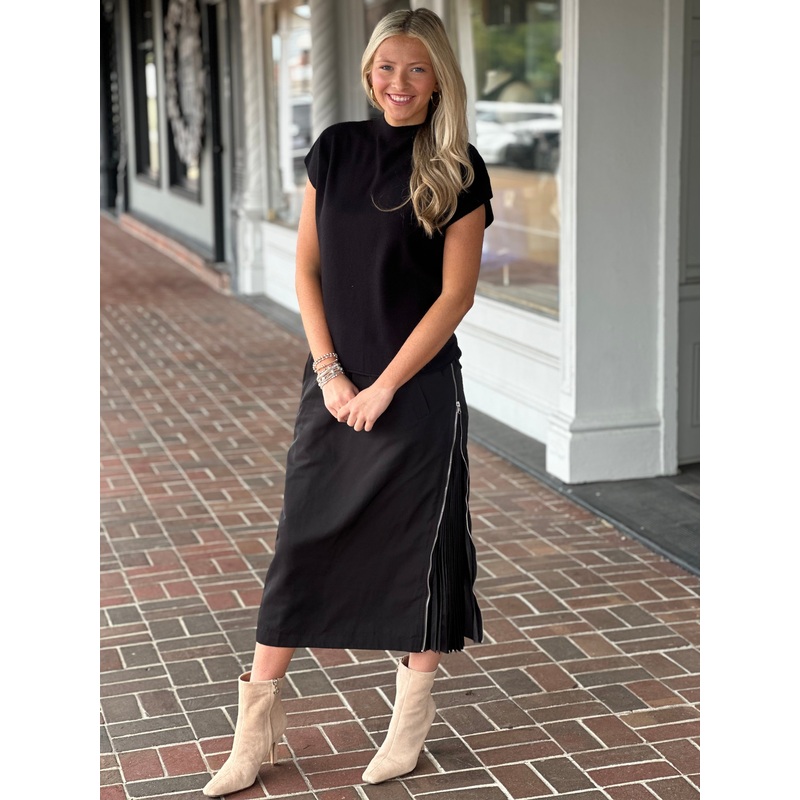 Jelani Pleated Zipper Sides Skirt in Black